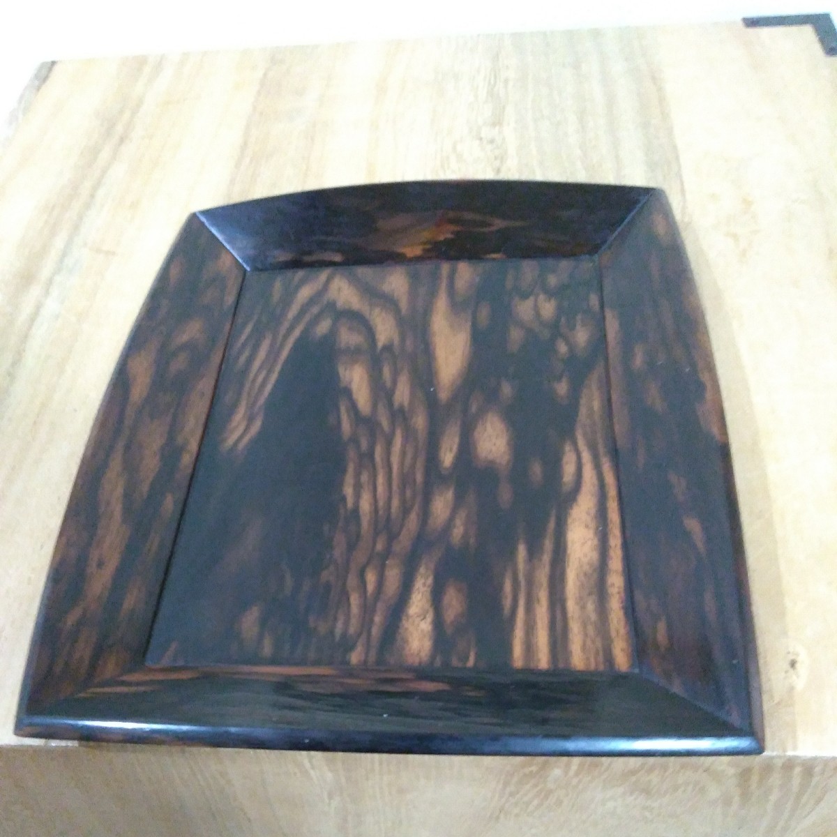 黒柿孔雀杢無塗装のお盆黒柿（くろがき）直径19cm | クロガキ 極上孔雀