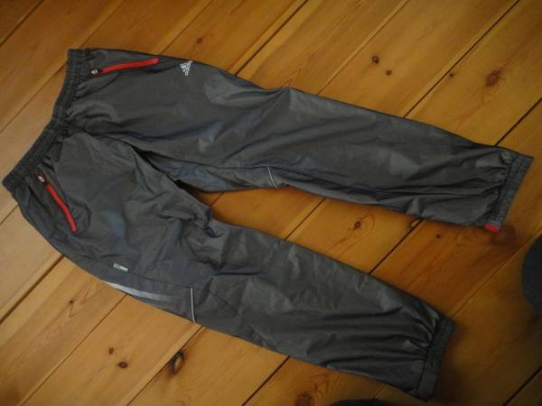 アディダス　立体裁断　防水加工　　ロングパンツ　Ｍ