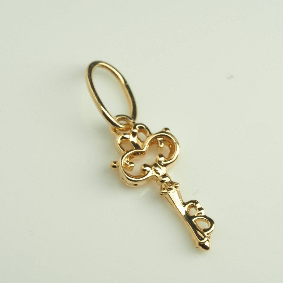 agete アガット キーモチーフペンダントトップ K18YG