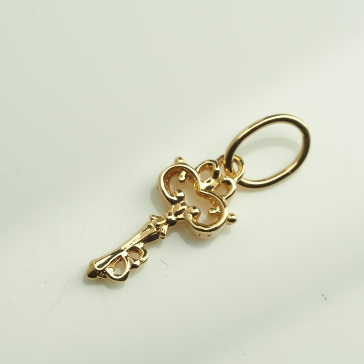 agete アガット キーモチーフペンダントトップ K18YG