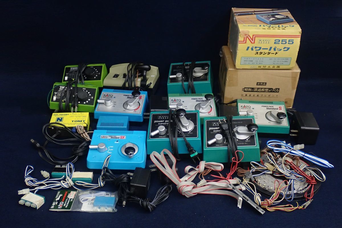 鉄道ジオラマ模型電車と旧式パワーパック付
