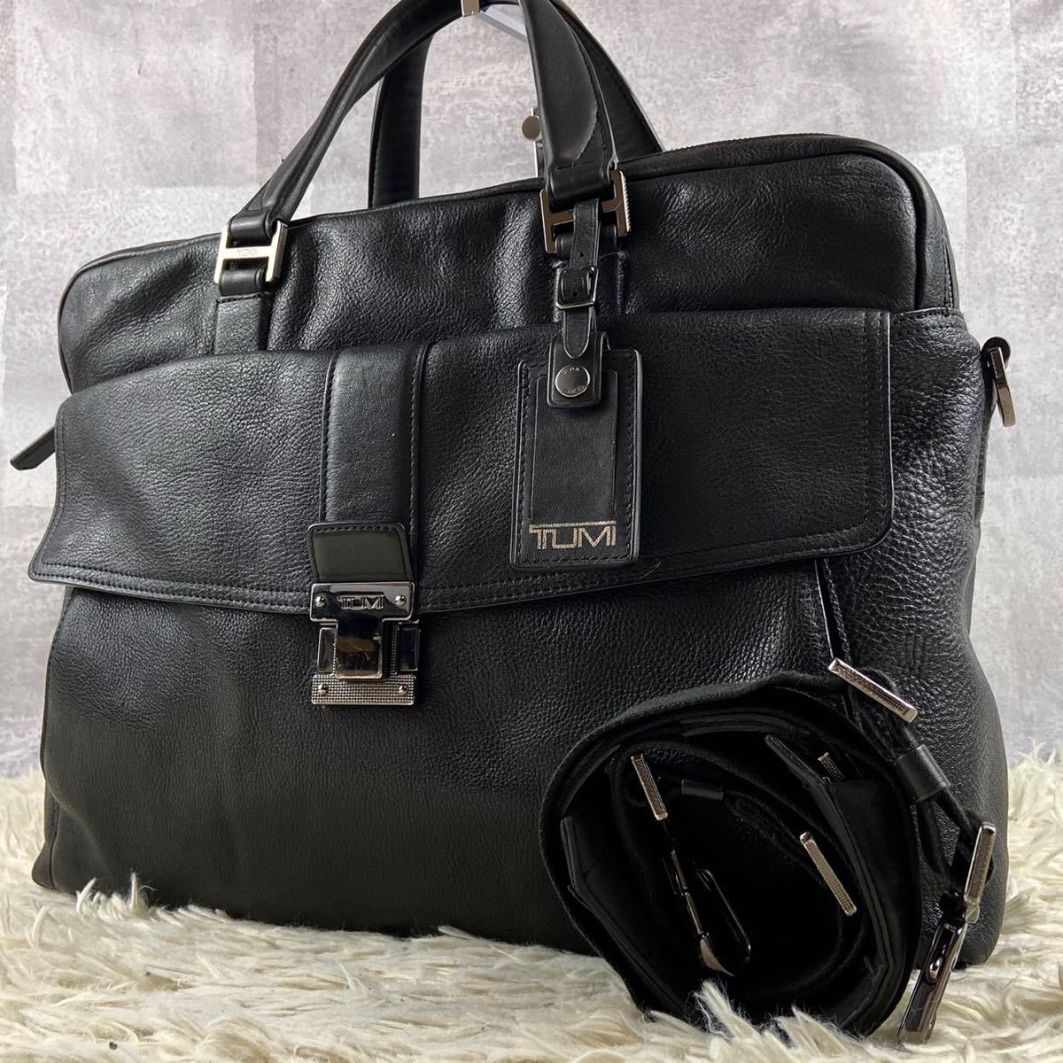 1円~ 未使用級 TUMI トゥミ A4 通勤 通学 書類 メンズ ビジネスバッグ ハンド ショルダー 2way ロック 金具 オールレザー 本革 肩掛け 黒