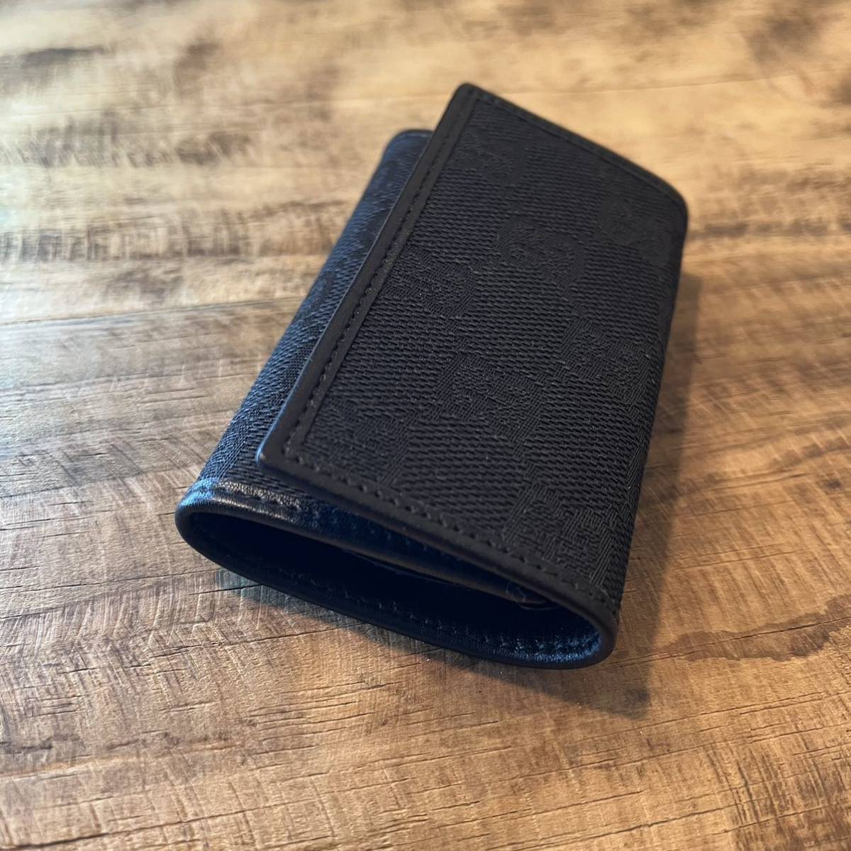 新品！未使用！箱付き！GUCCI グッチ イタリア製 6連 キーケース GC柄 小物 キャンバス レザー 黒 ブラック 正規品 鑑定済み グッチ GUCCI 未使用 ジップアラウンドウォレット 長財布 ハウンド