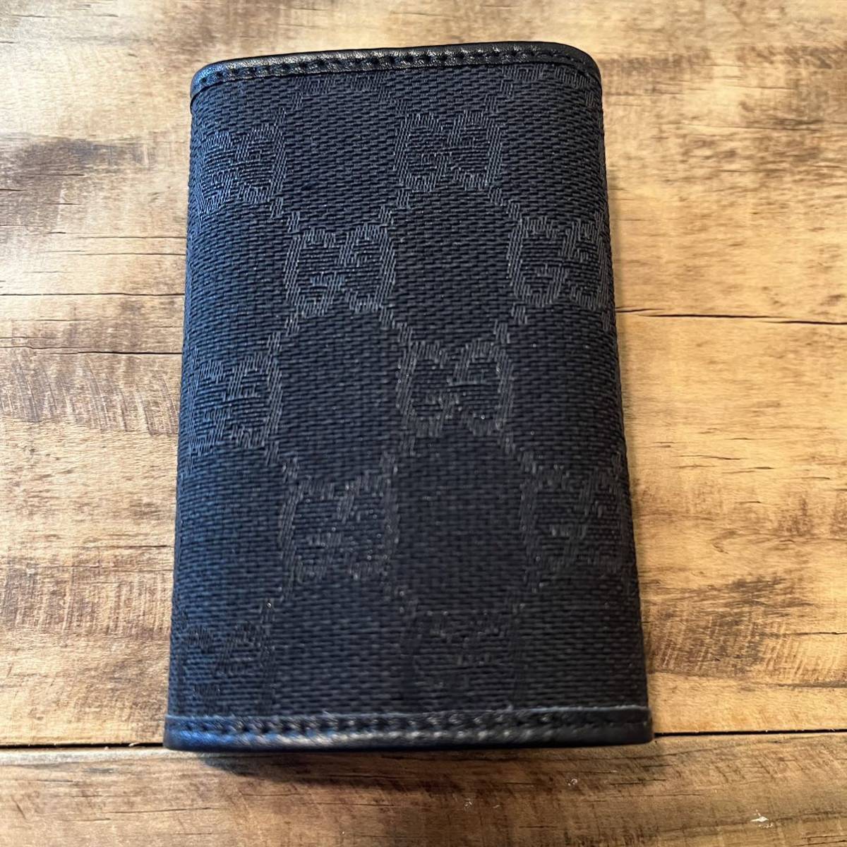 新品！未使用！箱付き！GUCCI グッチ イタリア製 6連 キーケース GC柄 小物 キャンバス レザー 黒 ブラック 正規品 鑑定済み グッチ GUCCI 未使用 ジップアラウンドウォレット 長財布 ハウンド