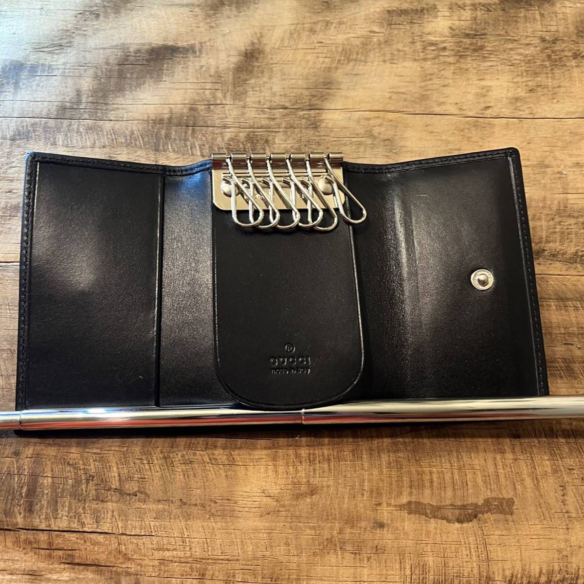 新品！未使用！箱付き！GUCCI グッチ イタリア製 6連 キーケース GC柄 小物 キャンバス レザー 黒 ブラック 正規品 鑑定済み グッチ GUCCI 未使用 ジップアラウンドウォレット 長財布 ハウンド