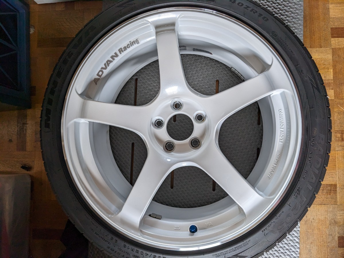 アドバンレーシングTC-4ホワイトメタリック ×4本 9J-18インチ＋51 86 