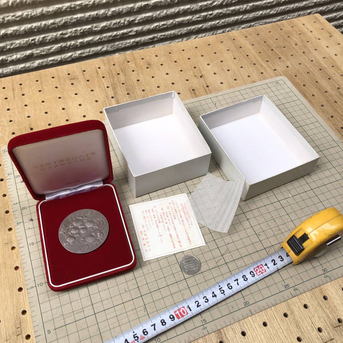 SILVER 1000 純銀 約124ｇ 御在位六十年貨幣発行記念 1986 造幣局製　メダル シルバー　栞 専用箱付き　文鎮