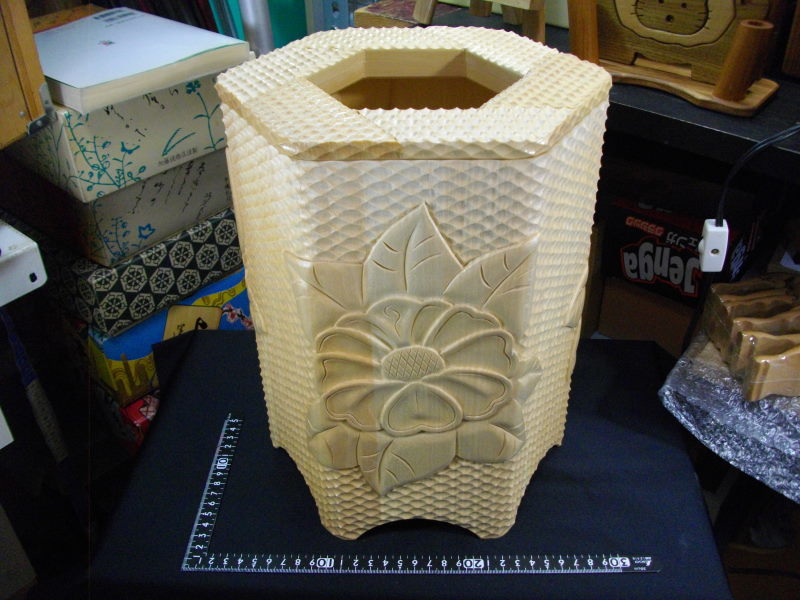 ■送料無料！■木彫りの屑入れ・Ｈ２９×Ｗ２４×Ｄ２１ｃｍ■彫刻■工芸品■木製■無垢■天然木！