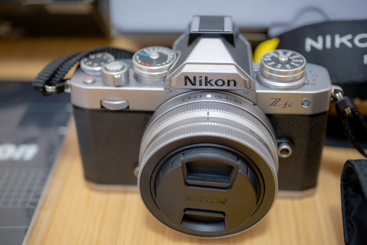 Nikon Z fc ボディ + NIKKOR Z DX 16-50mm f/3.5-6.3 VR シルバー + 
