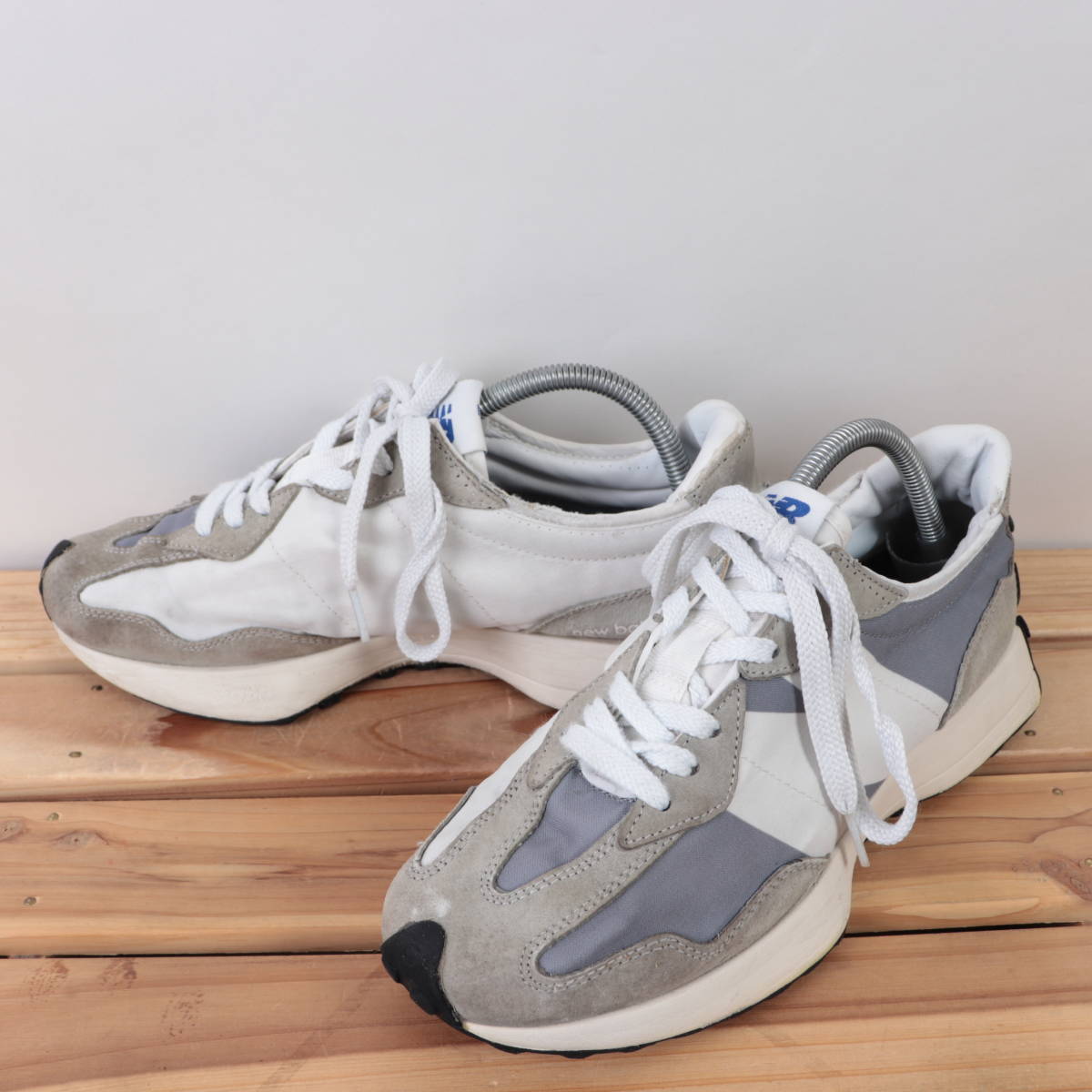 z3552【327】ニューバランス US8.5 26.5cm/グレー 白 ホワイト ブルーグレー 黒 クリーム newbalance メンズ スニーカー 中古