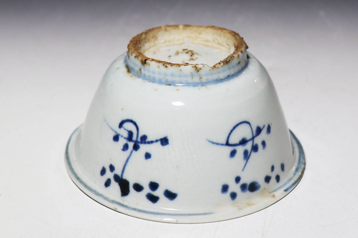 16-17世紀】2点セット・汕頭・古染付草花文・小碗・唐木展示台付 骨董