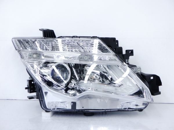 2168845♪ エルグランド E52 中期 右ライト LED ライダー/ハイウェイスター KOITO 100-23674