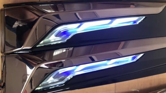 スモークメッキ ヴェルファイア30系後期 LEDシグネチャーイルミ