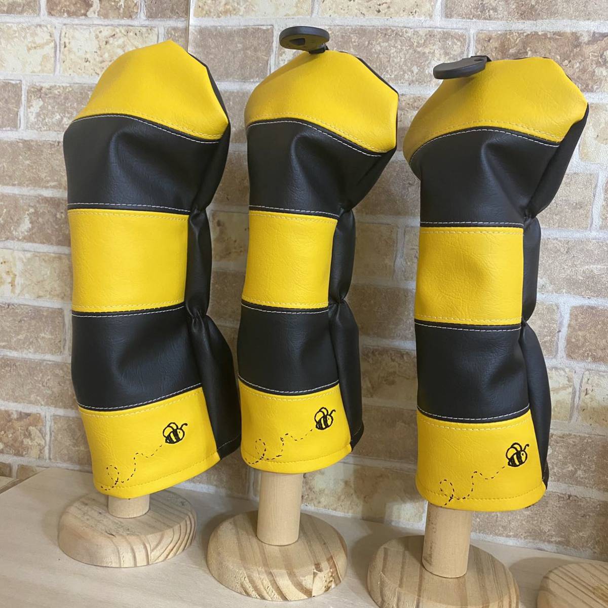 新品　ヘッドカバー　みつばち　ドライバー　フェアウェイウッド2個　ダイヤル付 ゴルフ キャディーバック　ゴルフ用品　刺繍