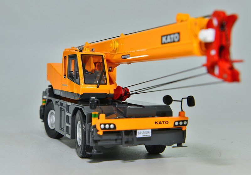クレーン模型 KATO KA-1300R 1/50 内宮運輸機工カラー 【公式