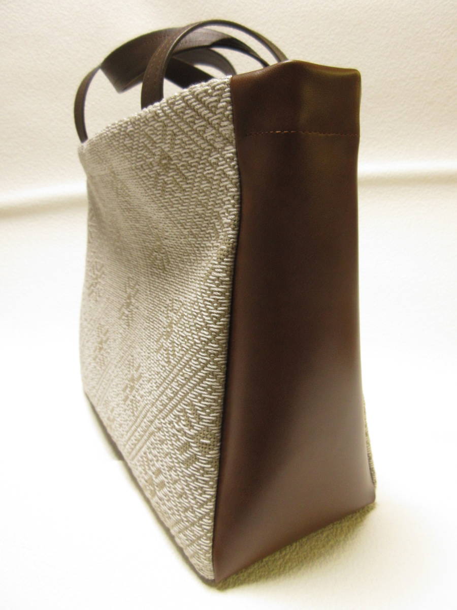 津軽こぎん刺しで仕立てたトートバッグ 砂色×生成 .: 津軽