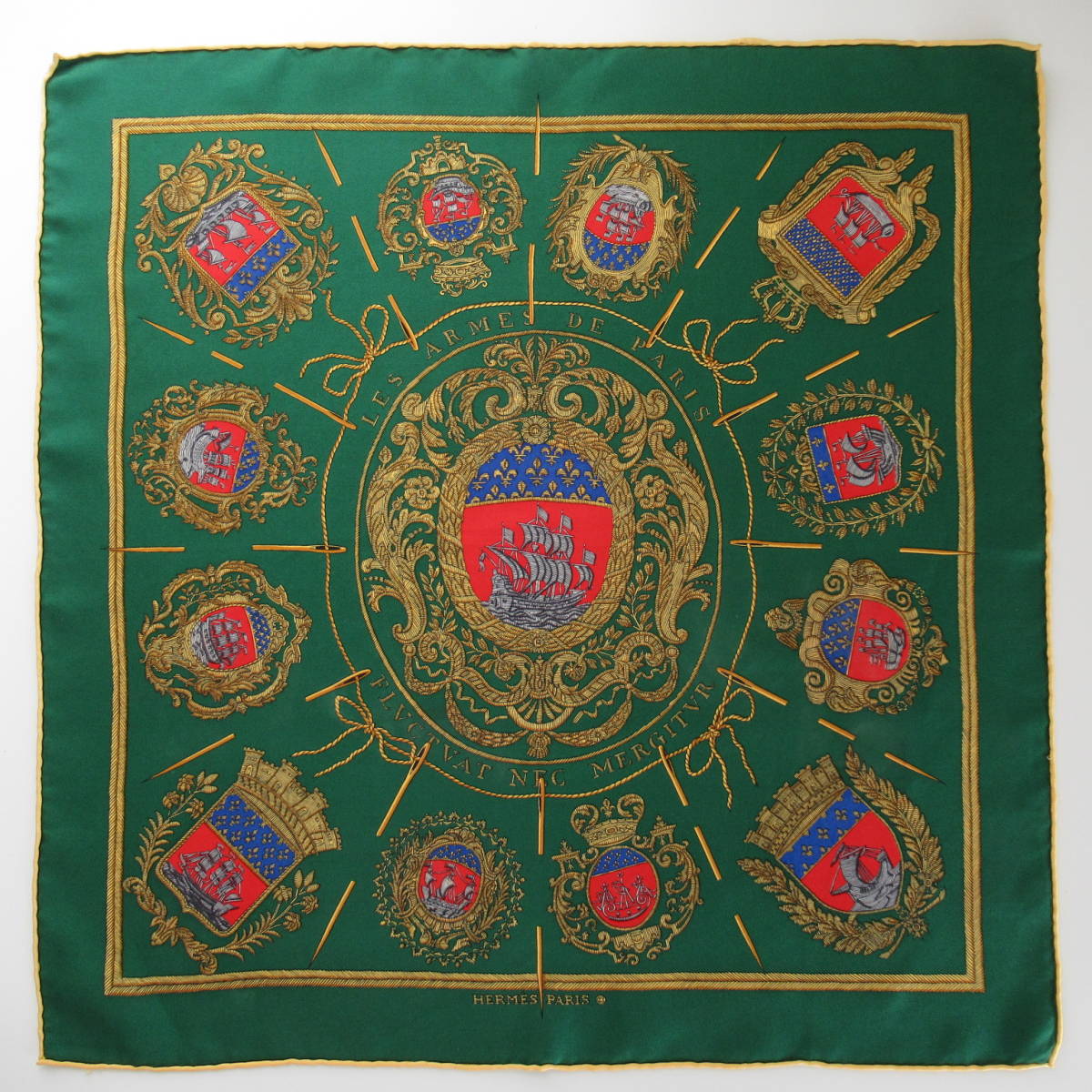 ■HERMES エルメス　LES ARMES DE PARIS FLVCTVAT NEC MERGITVR　カレ45　スカーフ■