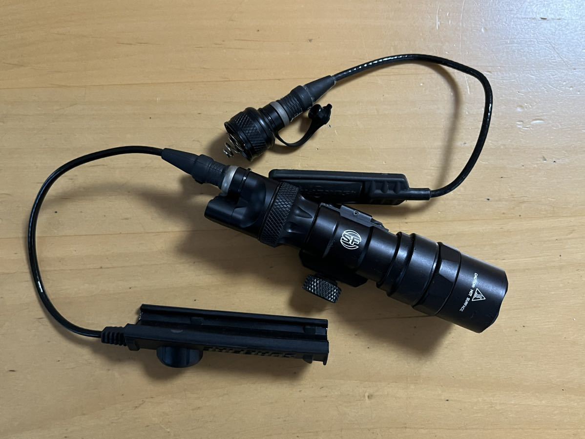SUREFIRE UE（SUREFIRE M300B DS00 SR-07 UE-07ウエポンライト 実物 