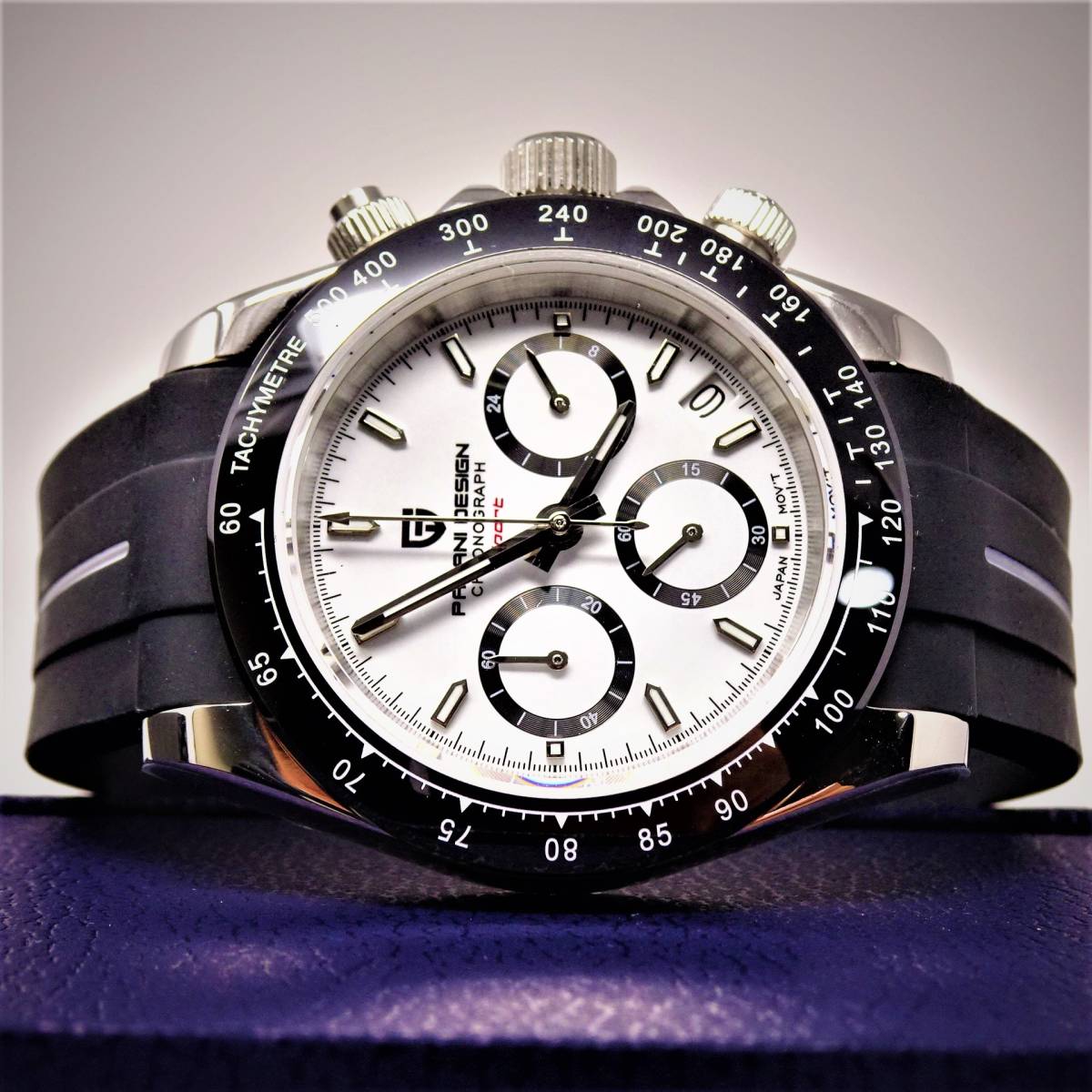 新品・パガーニデザイン・メンズ・セイコー製VK63ホワイト文字盤クロノグラフクオーツ式腕時計 ・ラバーストラップベルト