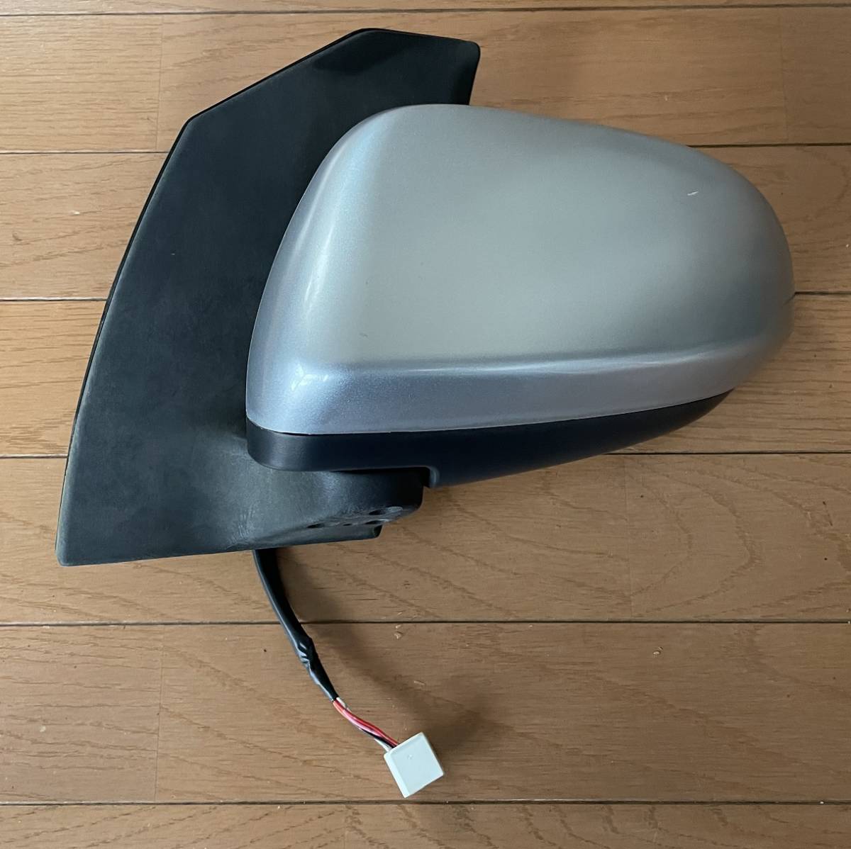 [即決] 送料無料 ダイハツ ミラ/アヴィ 左 電動格納 ドアミラー サイド S28 ブライトシルバー 動作確認済