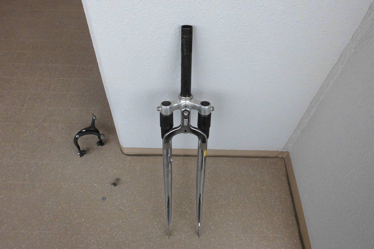 激レア SR SUNTOUR サスペンションフォーク SF-C800 ママチャリ シティ車 スレッドコラム 1インチ ネジ切り 26か27インチだと思います。