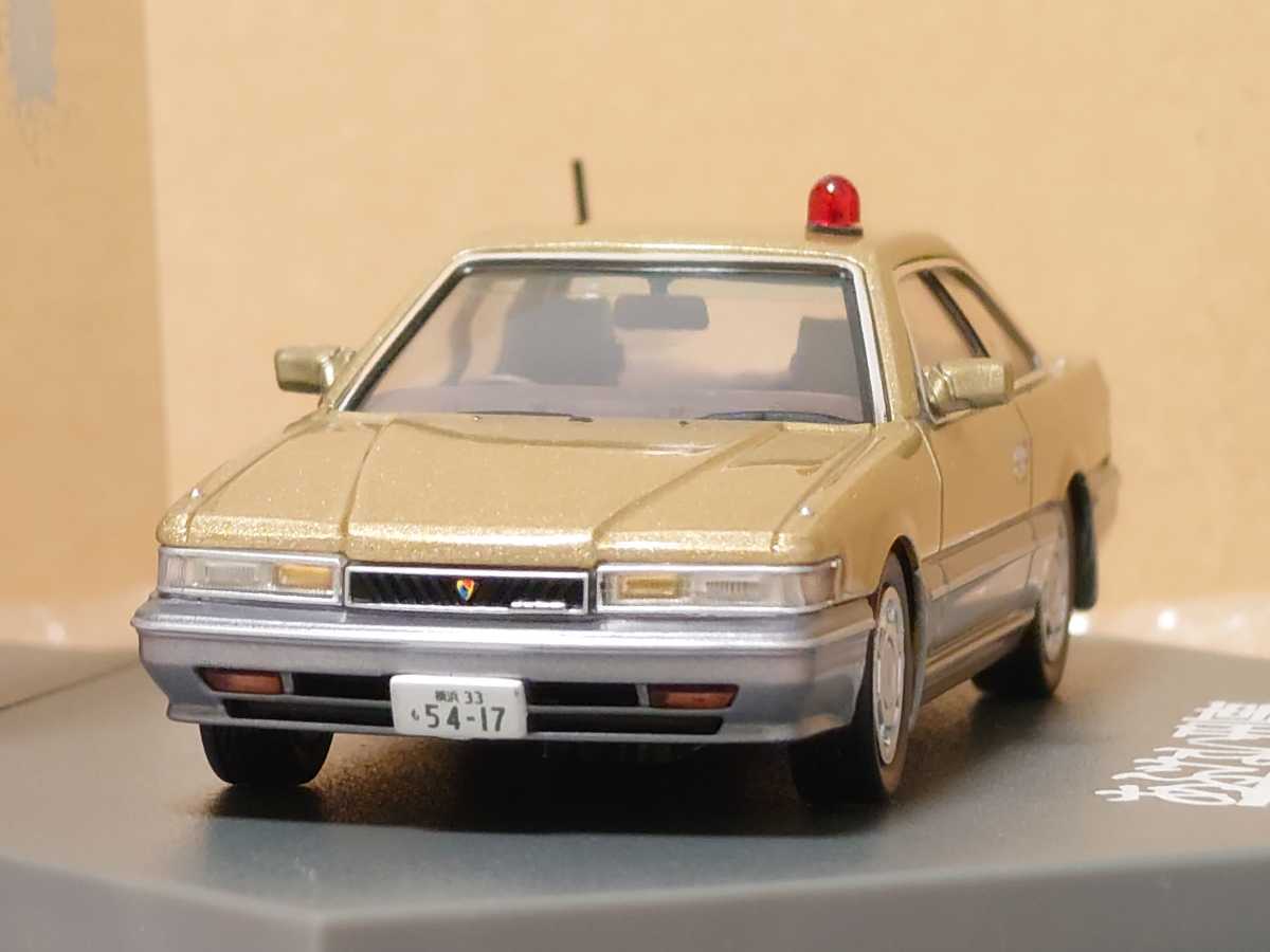 アオシマ SKYNET 1/43 あぶない刑事 港303 覆面パトカー (ゴールド