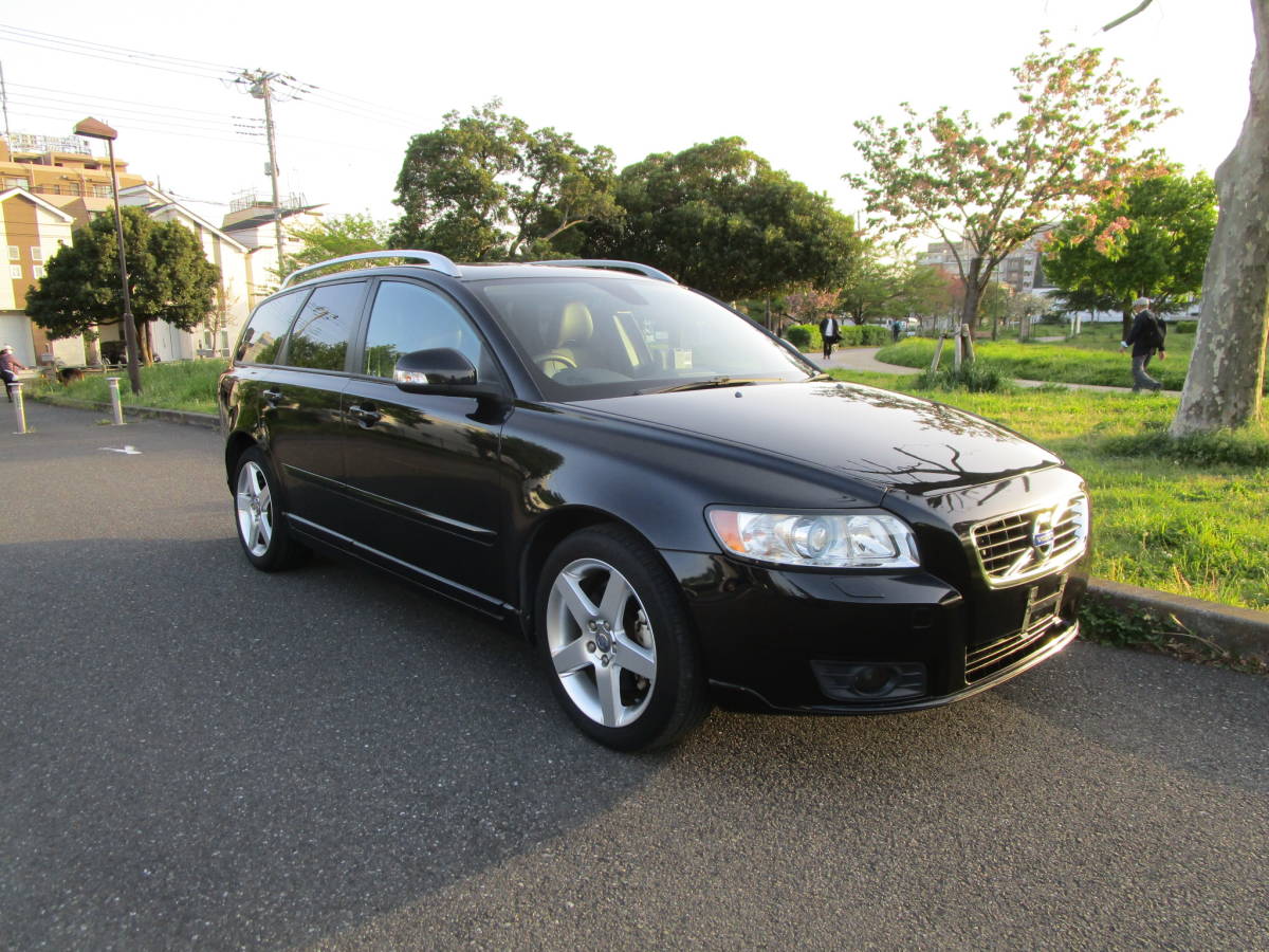 【大人気，高品質】 24年　最終モデル　V50 クラシック 【予備検付き】【実走行66.382km】 ★HID/HDDナビ/ガラスルーフ/17インチアルミ/美車！