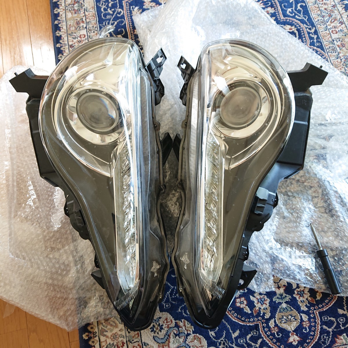 トヨタ86(ZN6)前期純正ヘッドライト左右セット(KOITO 100-60082)中古品 