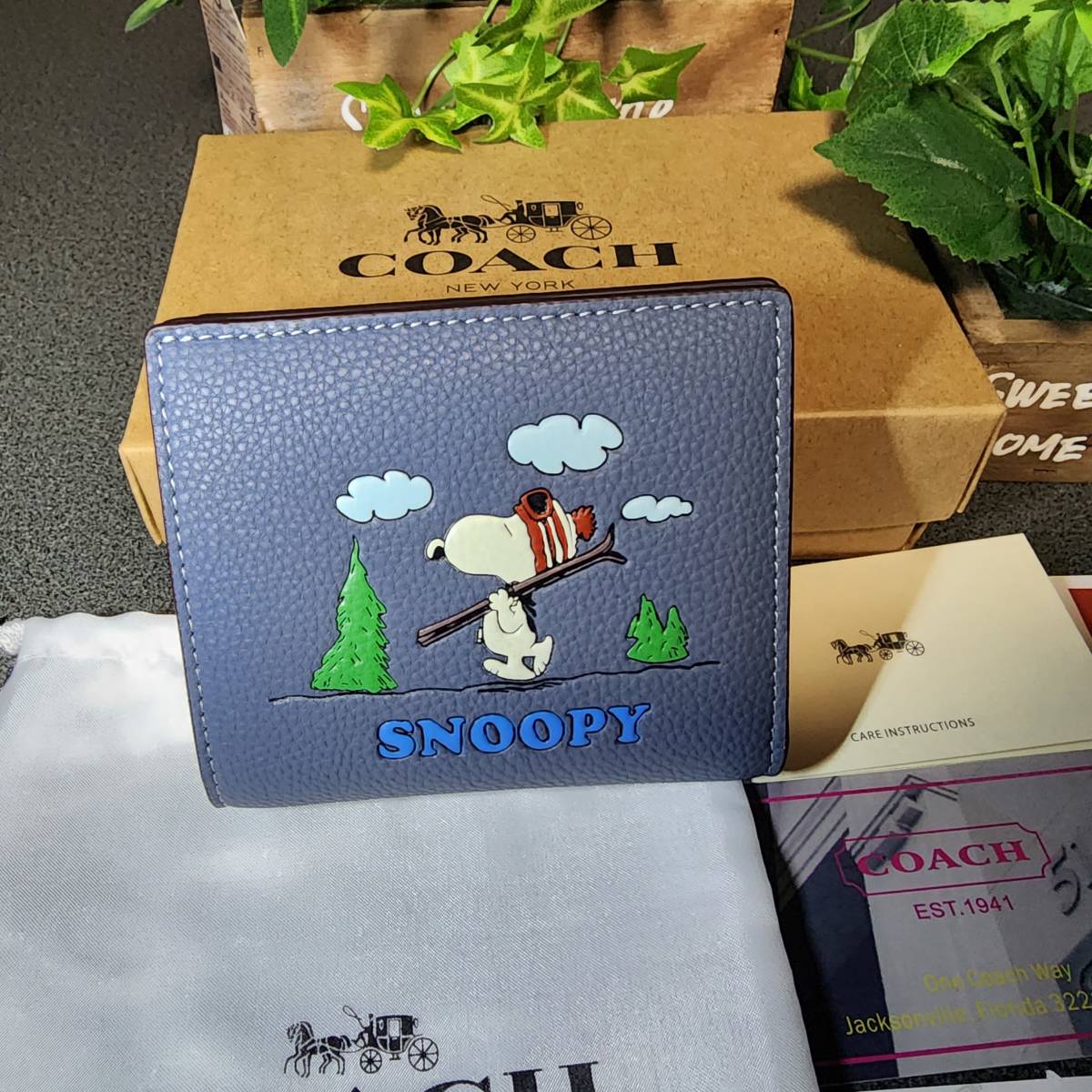 【新品・未使用】コーチ 財布 スヌーピー COACH ぺブルレザー ピーナッツ コラボ スヌーピー スキー モチーフ スナップ 