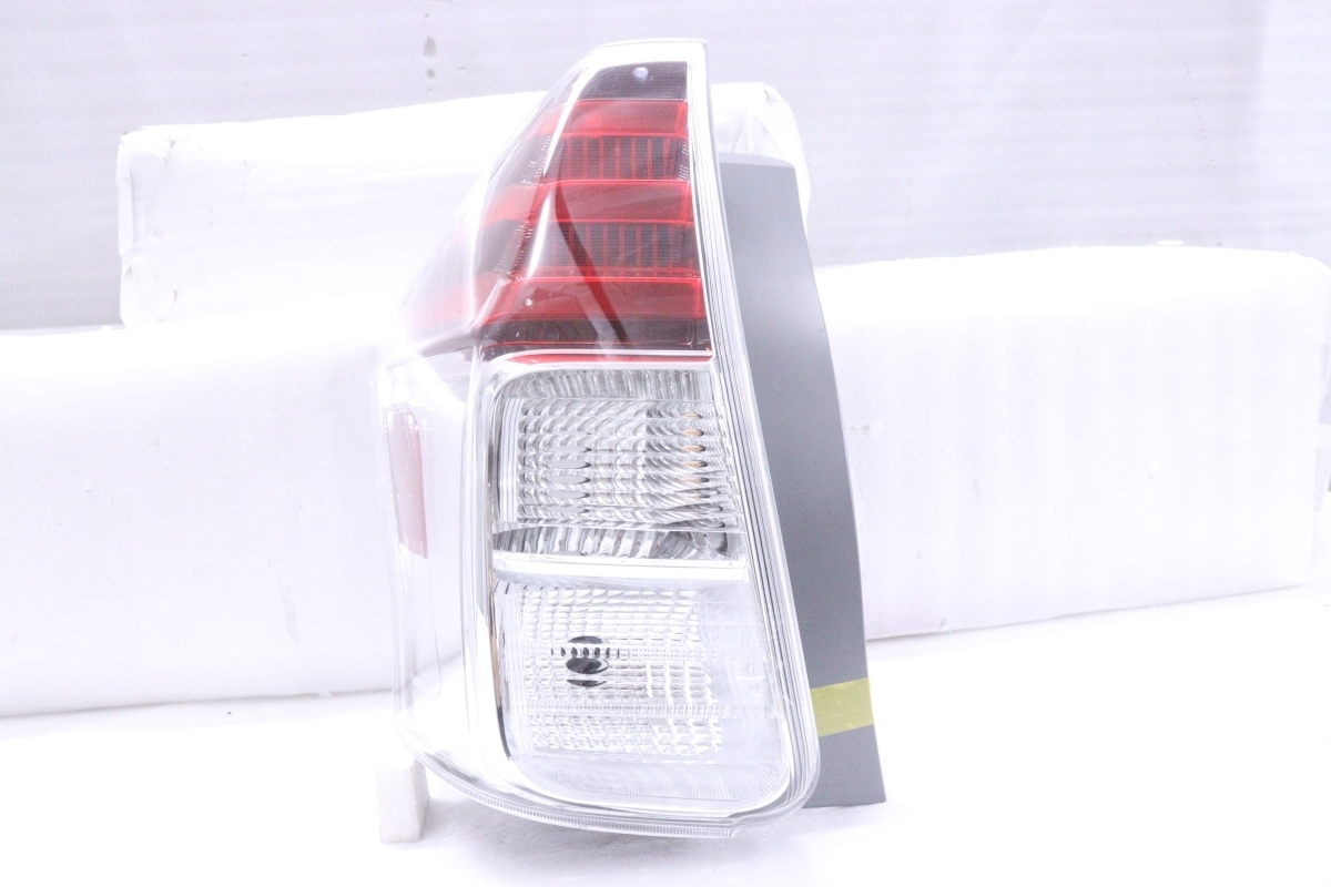 34-2289☆後期 LED ZVW40W プリウスα☆左テールライト STANLEY 47-69