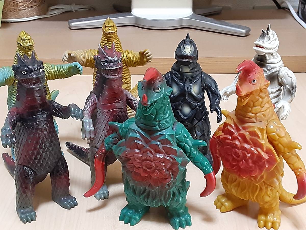 80年代 バンダイ製 旧タイプ/ウルトラ怪獣硬質ソフビ 成形色違い8体 