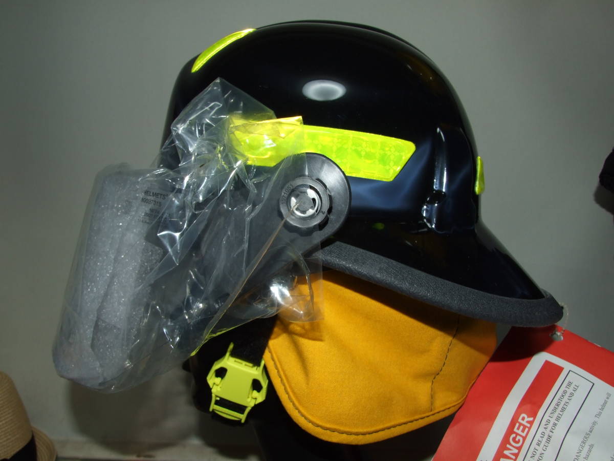 完全デッドストック!U.S.FIREMANS HELMET*Cairns*希少ブラック*純正箱付き*サープラスFDNY*ファイヤーマン消防レスキュー