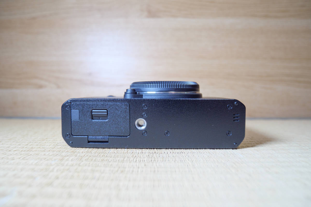 【新品同様】FUJIFILM X-E4 ブラック シャッター132枚 富士フイルム X-E4 ブラック ボディ フリマアプリ | X-E4を使い始めたので感想を書いてみるファースト