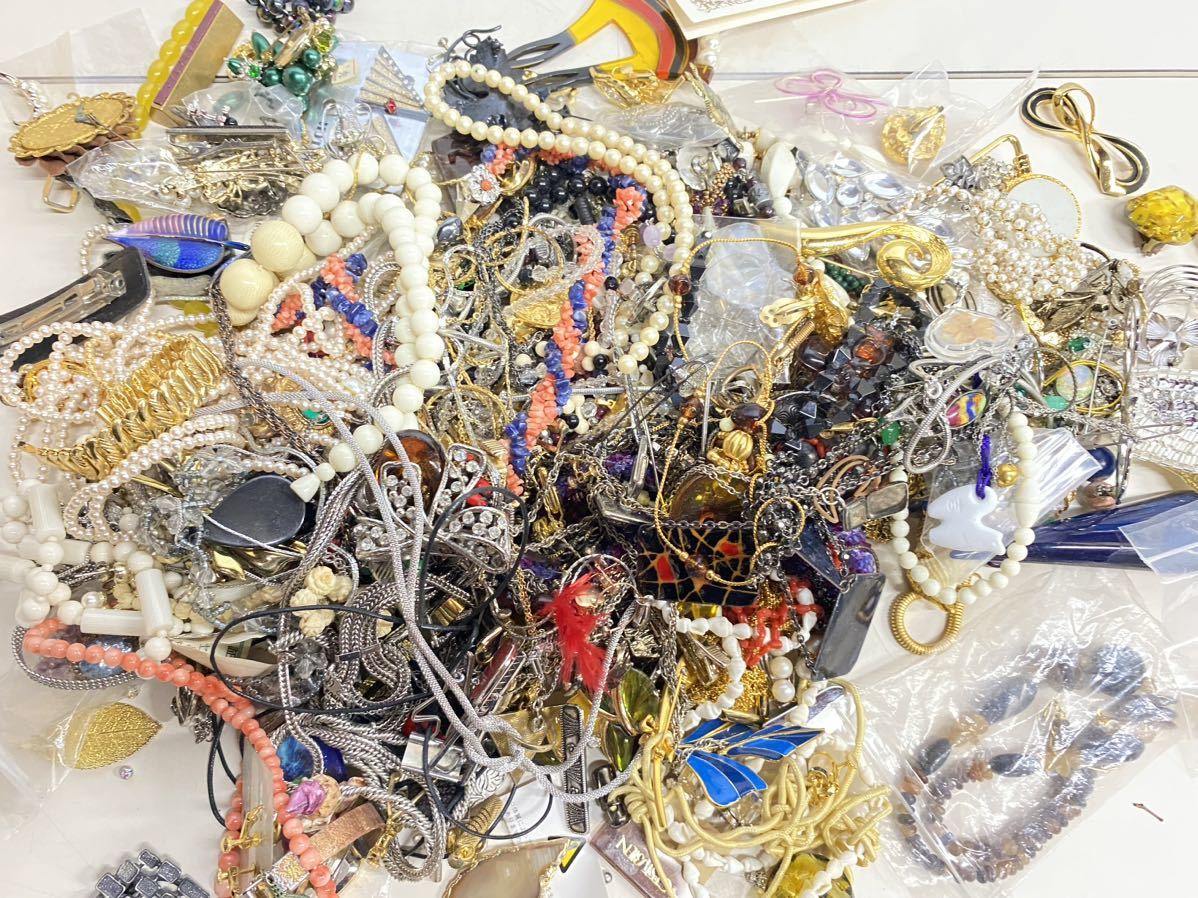 新作登場，品質保証 ネックレス、ブローチ、ピアス、アクセサリー 大量