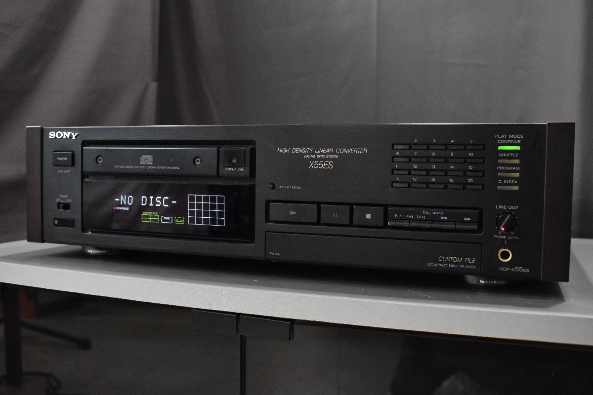 SONY CDP-X55ES CDP-X55ESの仕様 純正専用リモコン付き 古いハードに囲まれ