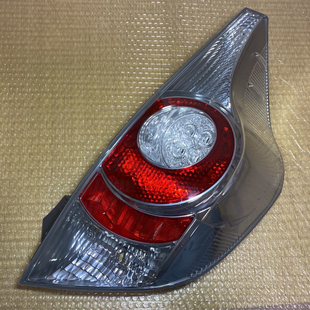 ☆未使用 美品 TOYOTA 純正 前期 アクア テールランプ テール