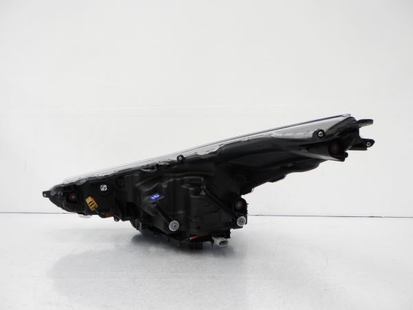 購入最安値 2212845♪ プリウス 50系 後期 右ライト LED KOITO 47-104
