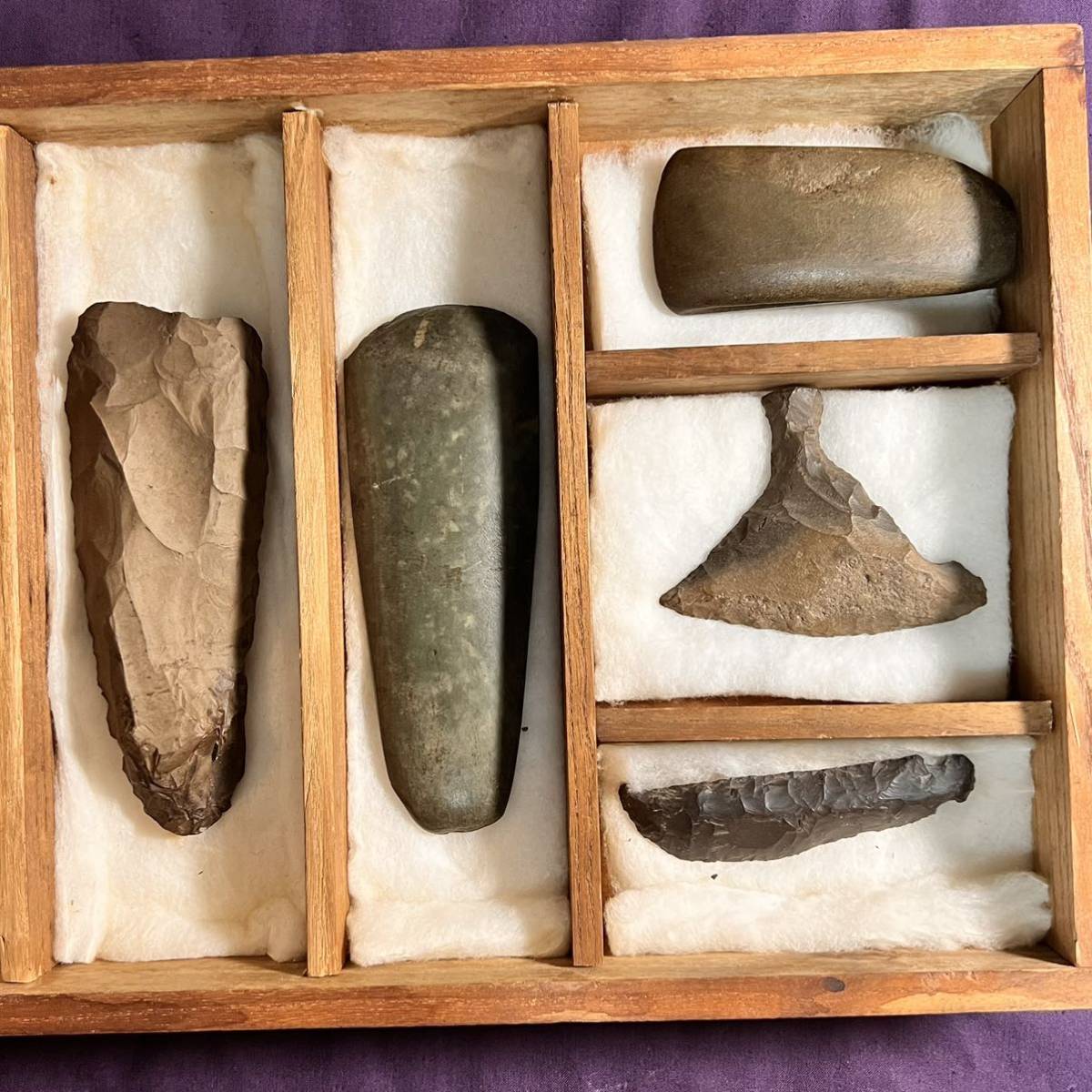 石斧 七種 鏃 矢尻 箱入 石器 発掘 年代物 時代物 発掘品 骨董(岩石