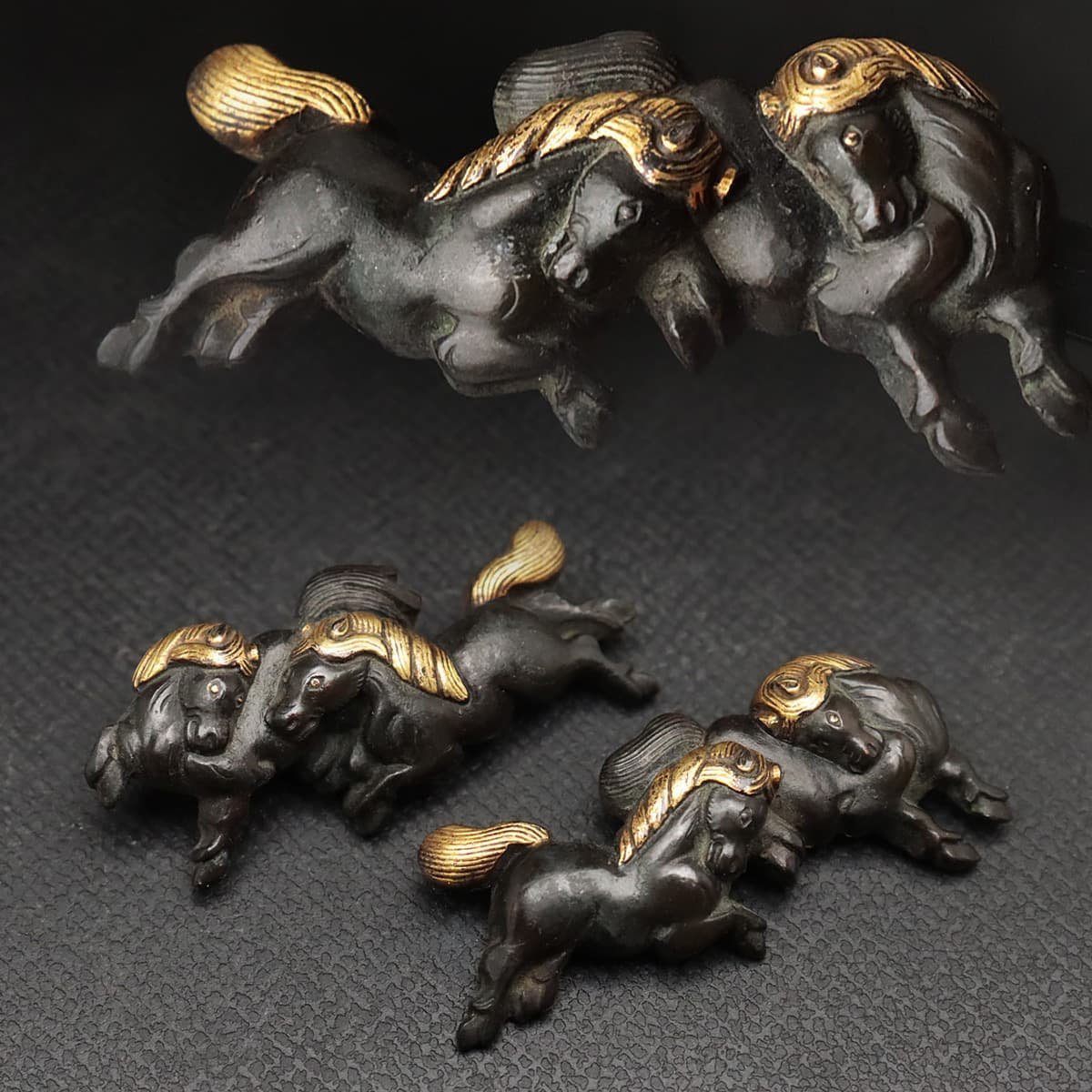 目貫、赤銅地、馬図 目貫 馬図 - 濃州堂