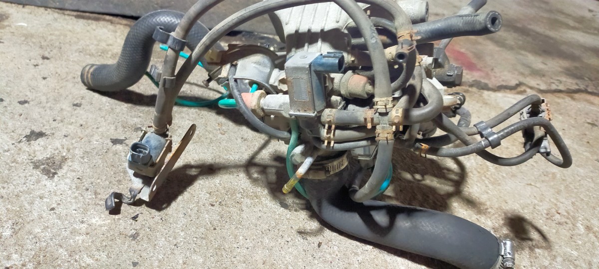 ジムニー ja11 スロットルボディ ISCロータリーバルブ at mt