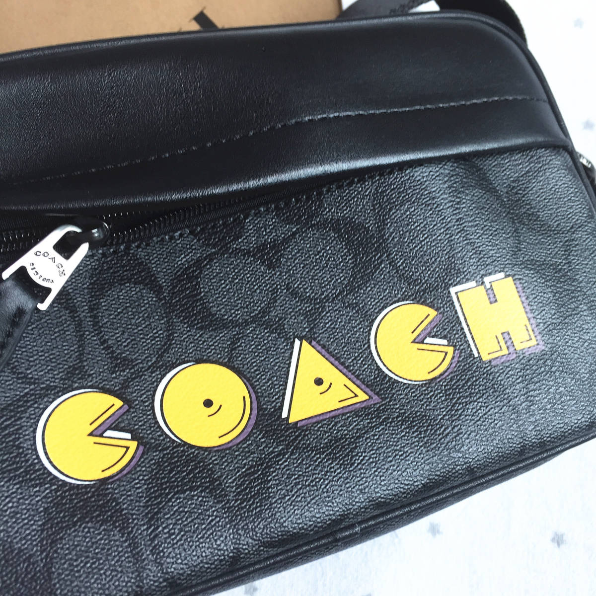 COACH コーチバッグ F72923 パックマンコラボ チャコール×ブラック  