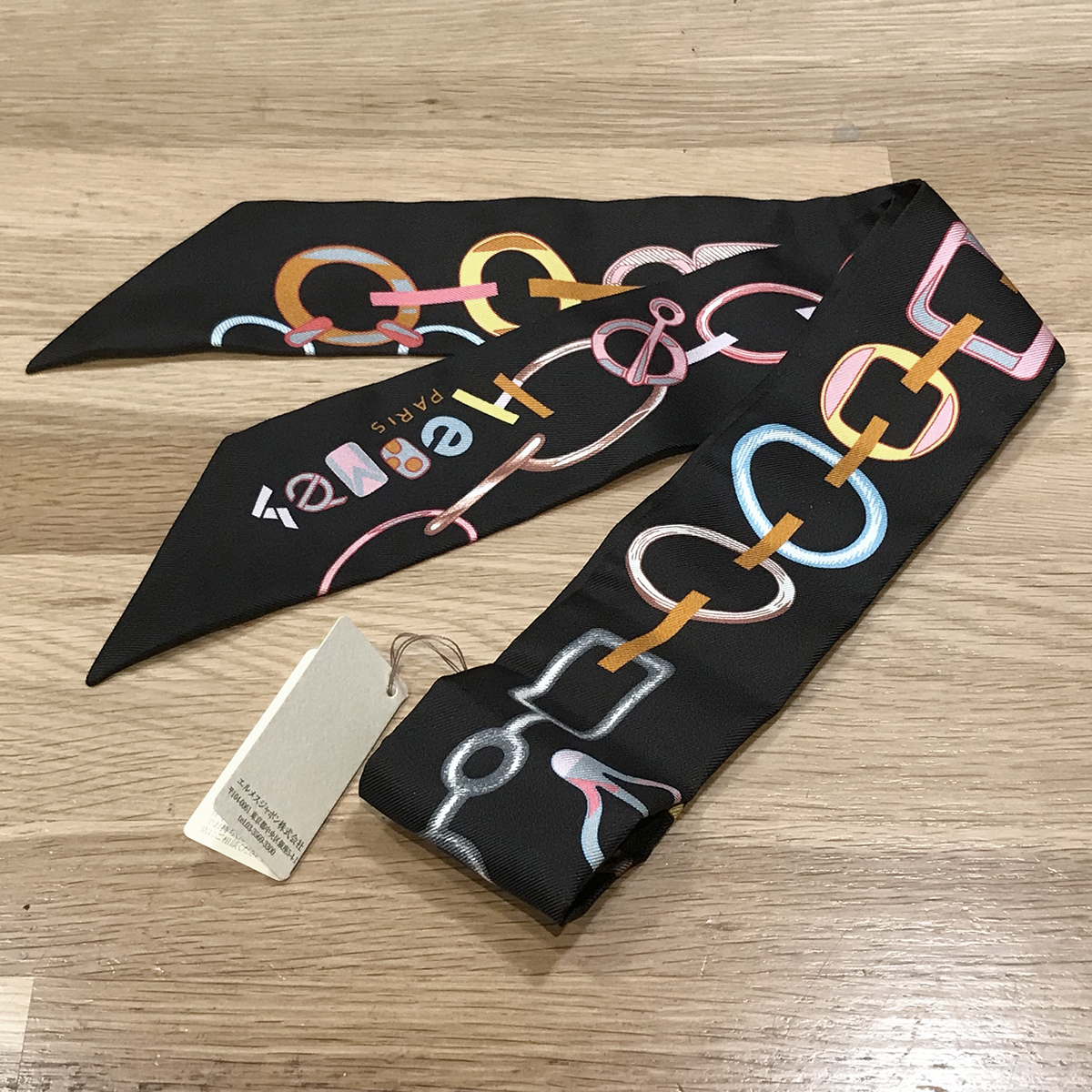 100%新品 エルメス ツイリー ド レ バックル ブラック ローズ マルチカラー シルク100% 10721(スカーフ)｜売買されたオークション情報、yahooの商品情報をアーカイブ公開 - オークファン 服飾小物