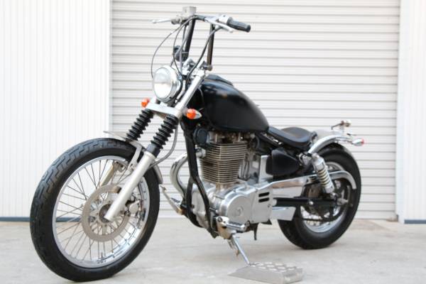 サベージ400cc　チョッパーカスタム実働　スズキ版SR400 実走行8,600km!! コンディション良好なサベージ400が入庫いたしました