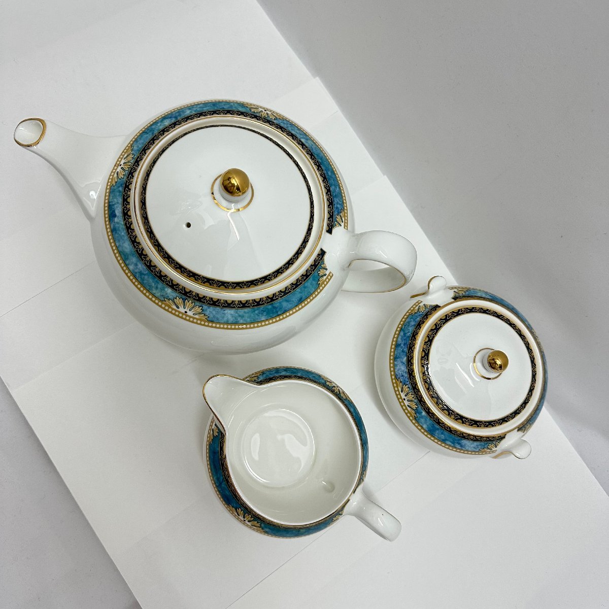 246⁄ウェッジウッド ティーポット シュガーボックス クリーマー 計3点