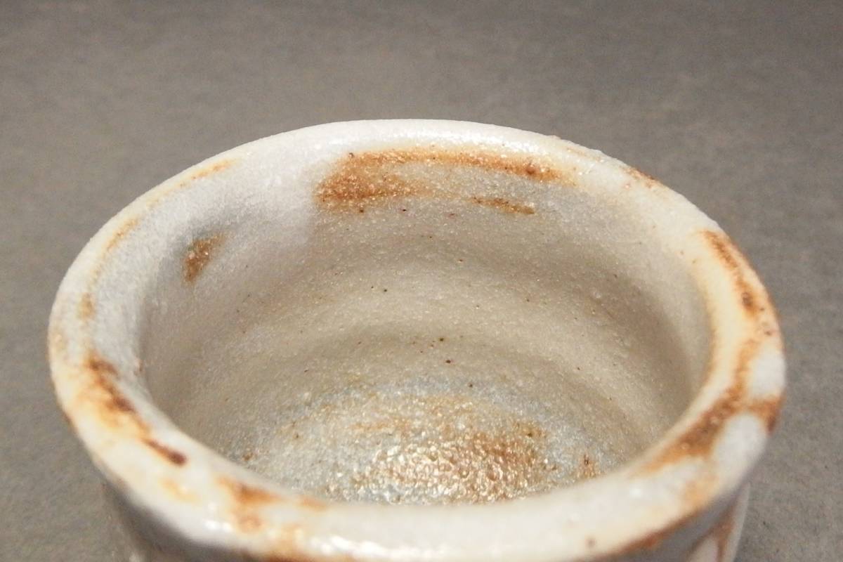 北大路魯山人作　鼠志野　盃　共箱　D　R6670 人氣商品| 北大路魯山人作 鼠志野 盃 共箱 D R6670 職人.com 繁體