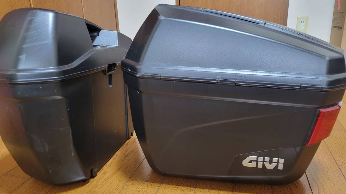 GIVI E22セット（サイドケース）