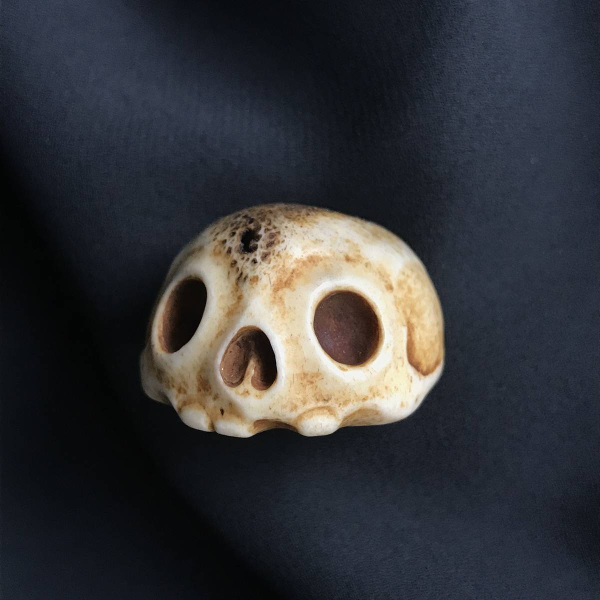 和髑髏 根付 】頭蓋骨 鹿角彫刻 ドクロ 提げ物 Japanese Skull