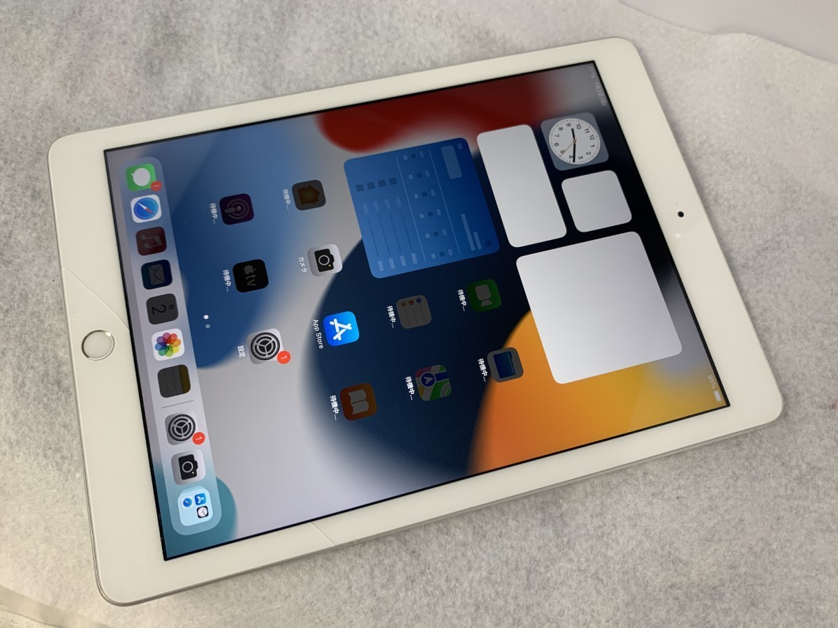 Apple iPad 2018 6th Gen (A1893) 32GB, Wi-Fi 9.7in - Gold - Latest