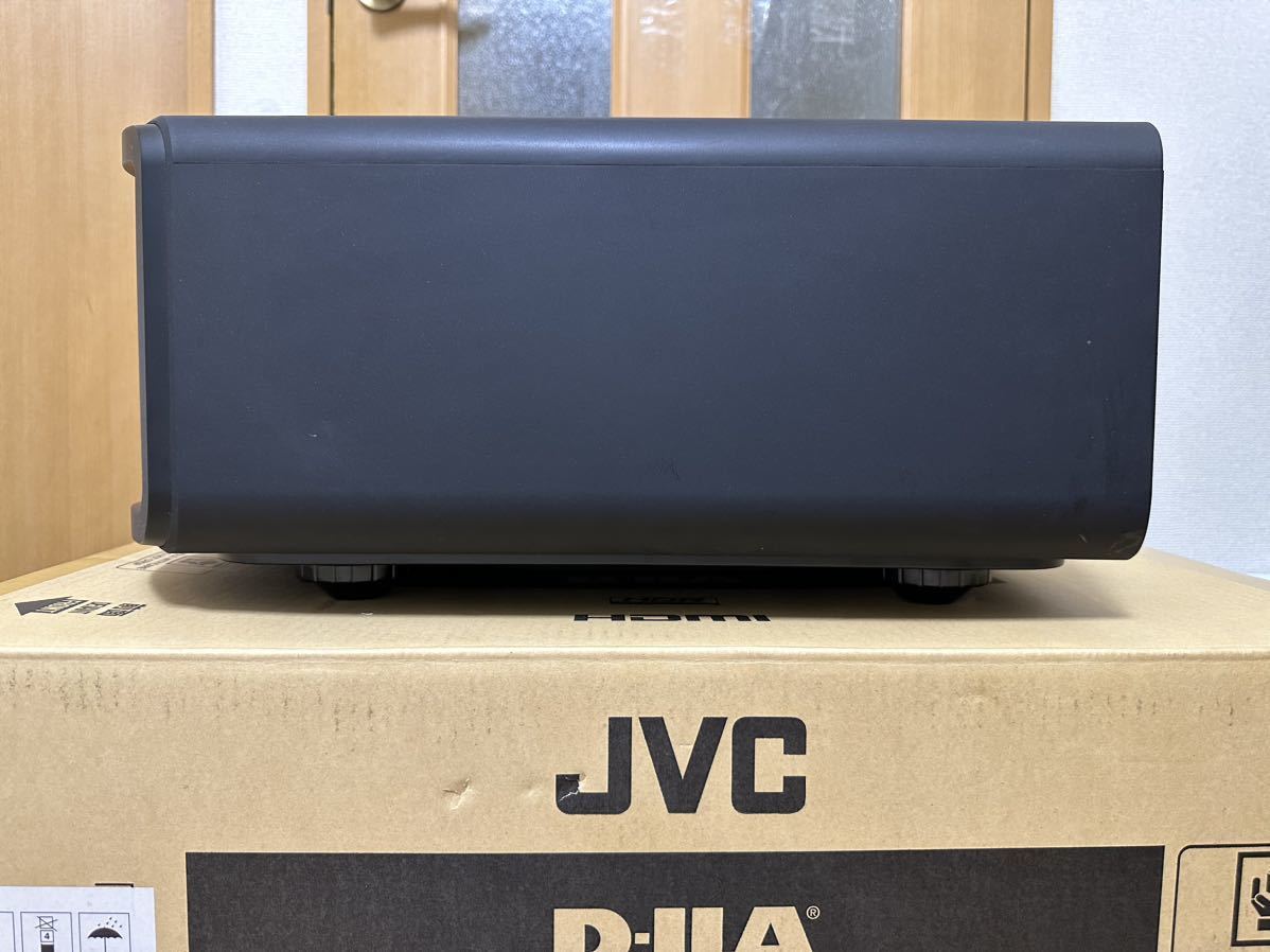 ★メーカーメンテ済★ リアル４K JVCケンウッド ビクター DLA-V7 1，100，000円（税込）