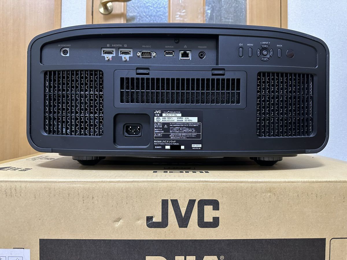 ★メーカーメンテ済★ リアル４K JVCケンウッド ビクター DLA-V7 1，100，000円（税込）